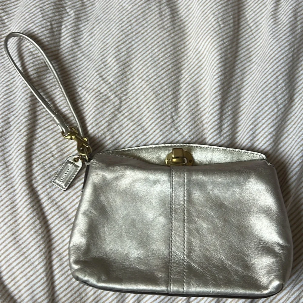 Coach mini silver clutch - Picture 4 of 7